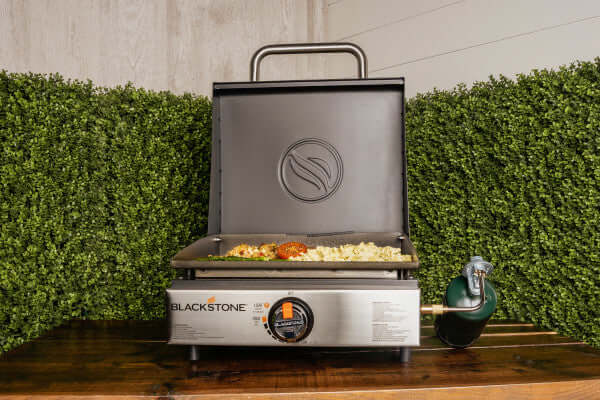 Blackstone 17" Tabletop Griddle with Hood- 1814 - CozeeFlames.com